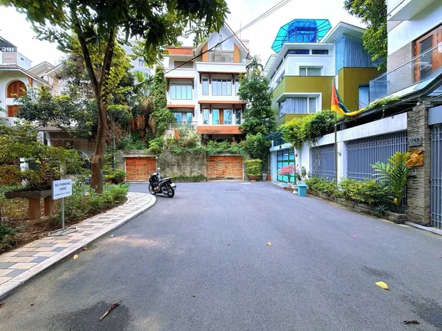 BÁN SIÊU BIỆT THỰ VƯỜN ĐÀO VIP TÂY HỒ-VIEW VƯỜN HOA TUYỆT ĐẸP-DT 200M2 5 TẦNG MT 13M-GIÁ 119.5 TỶ

-Vị trí cực đẹp, Khu Vip Biệt Thự Vườn Đào dành cho giới Quan Chức, Tài Phiệt, an ninh an sinh đỉnh
-Mặt đường ô tô tránh dừng đỗ chạy vòng quanh, vỉa hè
