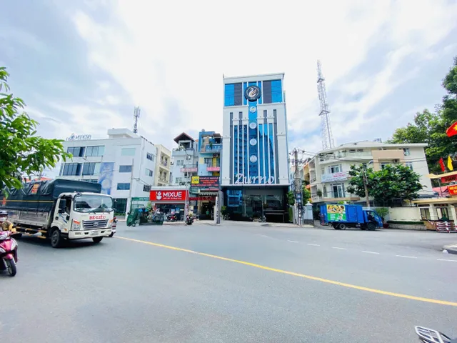 Bán Nhà Mặt Tiền 17 Hoàng Minh Giám, Phường 9, Quận Phú Nhuận
