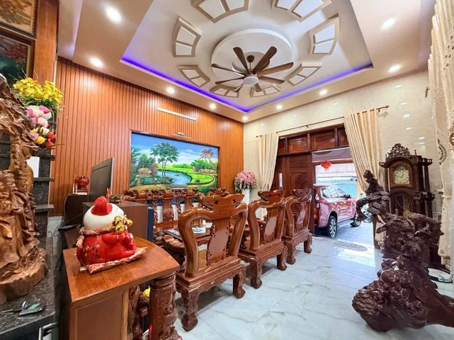 BÁN NHÀ 4 TẦNG + DÃY CHDV 2 TẦNG, DĨ AN  , 357M2 , ĐƯỜNG Ô TÔ 7M , CHỈ 18 TỶ.