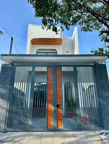 BÁN NHÀ LẦU SỔ RIÊNG THỔ CƯ 100% GẦN ĐỒNG KHỞI CTY CHANGSHIN GIÁ 300TR NHẬN NHÀ