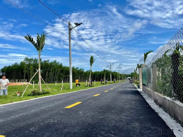 KẸT TIỀN BÁN GẤP 430M2 ĐẤT THỔ CƯ SHR MT ĐƯỜNG NHỰA NGAY KCN, NHÀ MÁY ĐANG HĐ NHỘN NHỊP. GIÁ 550TR