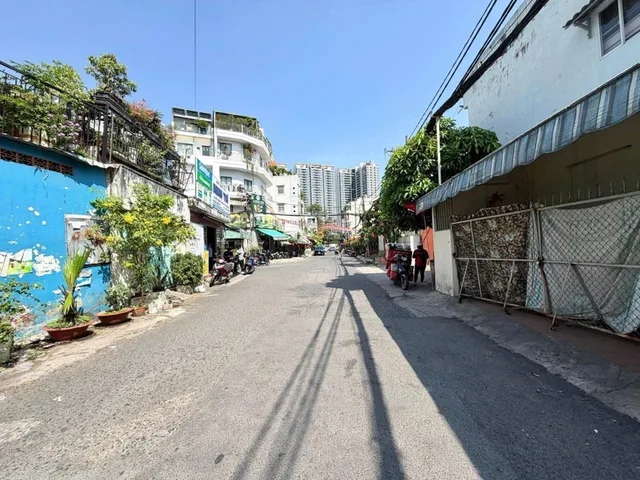 ĐI BỘ VÀI BƯỚC RA ĐẠI HỌC BÁCH KHOA - GẦN 20M Ra HẺM XE TẢI - NHÀ 4 TẦNG CHỦ XÂY Ở RẤT CHẮC CHẮN GẦN 40M2 - 5PN