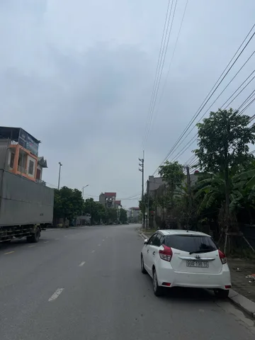 🆘 Nhỉnh 5 tỷ lô đất mặt đường 291 – Phượng Mao, Quế Võ 
📍 Vị trí đẹp, nằm trên trục đường 279, giao thông thuận tiện, tiềm năng kinh doanh và đầu tư cao.
✅ Diện tích: 99m²
✅ Mặt tiền: 5m
✅ Hướng: Tây Bắc