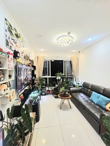 CĂN HỘ RUBY BLOCK E – TẦNG 4 CELADON CITY 

✨ Diện tích: 70m²
🛏️ 2 phòng ngủ – 2 WC
🛋️ Nội thất cơ bản (Tivi Samsung, loa, Ghế salon, tủ, giường, bàn ghế, toàn bộ nhà bếp, Bộ bàn ăn, 3 máy lạnh)
🌊 View công viên  và tiện ích nội khu (Hồ bơi, gym, khu