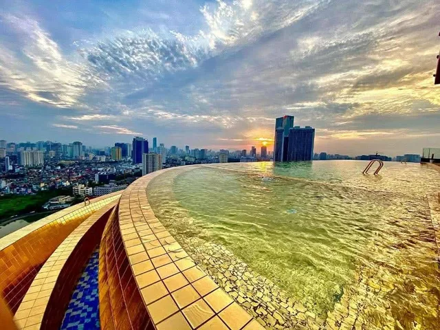 Bán khách sạn 6* Dolce By Wyndham Hanoi Golden Lake mặt hồ Giảng Võ 💥 Đẳng cấp dát vàng 24K – 2300m2 x 30 tầng, giá 5500 tỷ