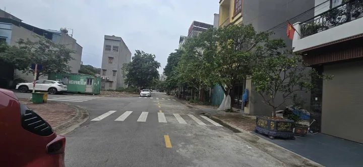 Bán nhanh 1  lô đất phố Tông Đản Yna Kinh Bắc  nhìn giữa vườn hoa. 
Gần  Đường Lê Hồng phong 
☘️☘️ Dt 81m2 
🪴🪴 Mt 4,5m