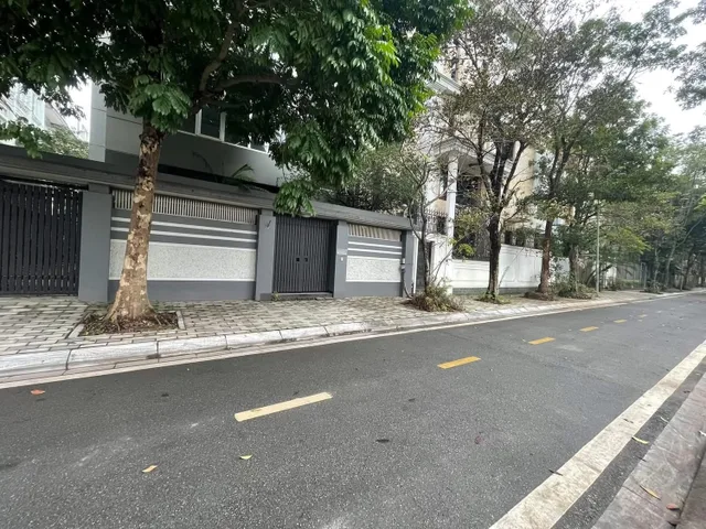 BÁN SIÊU PHẨM BIỆT THỰ VƯỜN ĐÀO-ĐẲNG CẤP GIỚI TINH HOA-TÂY HỒ-DT 200M2 4TẦNG MT 13M-GIÁ  172.5 TỶ