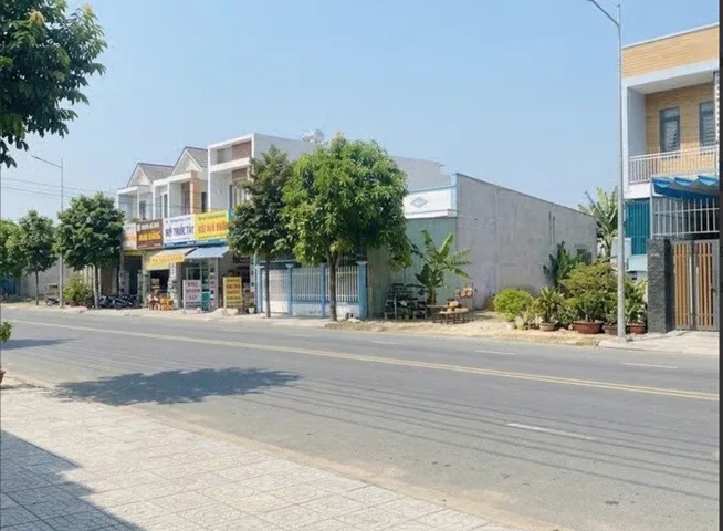 BÁN LÔ ĐẤT ĐỐI DIỆN ĐH QG VỊ TRÍ KINH DOANH