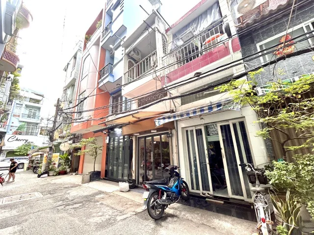 Bán Nhà đẹp 5 tầng, 28m2, xe hơi đậu cửa, chỉ 10m ra Đ.Tân Vĩnh- Khánh hội  Hoàng Diệu, Bến vân đồn, Nguyễn Tất Thành.