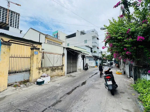 Bán Nhà riêng 82.5m2 có sẵn 82.5 m2 thổ cư giá 5.7 tỷ tại Đường Đông Phước Phường Phước Long Thành phố Nha Trang Khánh Hòa