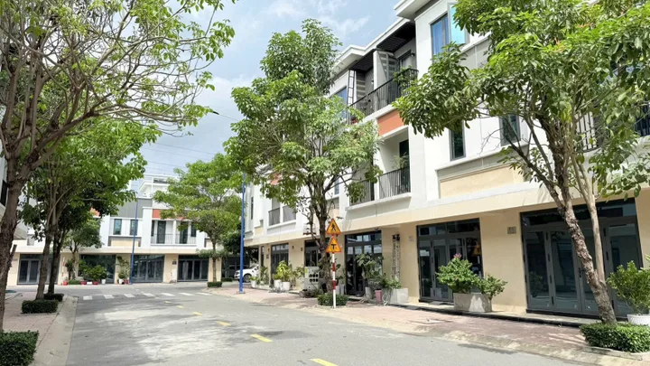 Chỉ với 1,2 tỉ, sỡ hữu ngay căn nhà phố 3 tầng đối diện công viên, trung tâm bờ Bắc Tp Huế