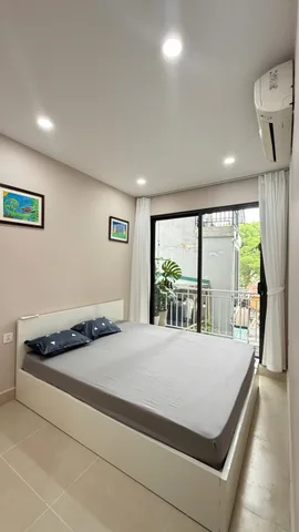 NGUYỄN THÁI HỌC – ĐỐNG ĐA – 20M² × 4 TẦNG – 2PN – 2WC – NHÀ MỚI – BAN CÔNG + SÂN THƯỢNG – 14 TRIỆU/THÁNG