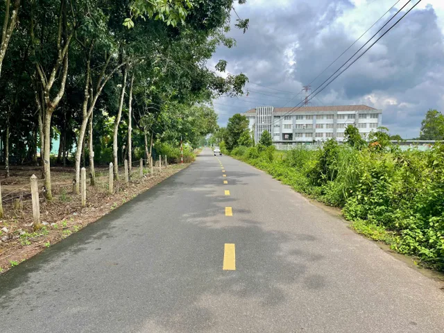 Chủ bán đất 1100m2 - 800tr, mặt tiền đường kinh doanh, cách trường THCS Trừ Văn Thố đúng 100m, cách QL13 500m - Sổ sẵn.