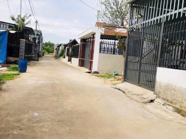 Gia đình cần bán nền đất bên hông trường Huỳnh Thúc Kháng Tây Hoà 5  giá rẻ quan tâm lh 0379757897