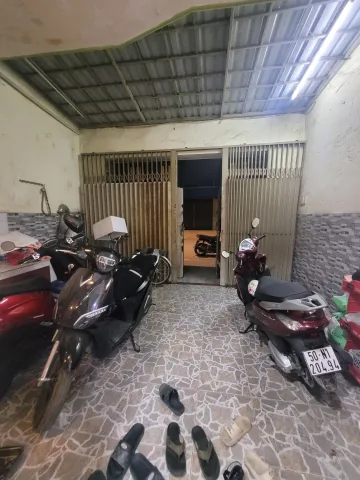 + Vị trí: Khu phân lô đồng bộ Lê Cơ Nam Hùng Vương, giáp trục đường Võ Văn Kiệt di chuyển ra Quận 1 ko lo kẹt xe