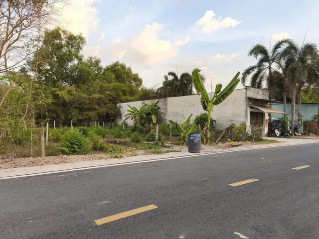 Chủ gửi Bán Đất 300m2 có sẵn 100 m2 thổ cư giá 545 triệu tại Trừ Văn Thố Huyện Bàu Bàng Bình Dương. Xung quanh dân cư đông, điện nước đầy đủ, cách chợ TVT, cách Trường chỉ 3-5p di chuyển