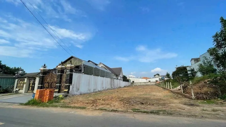 Bán đất 500m2 - 200m2 thổ cư - giá 650tr gần khu công nghiệp Bàu Bàng, phù hợp xây trọ.