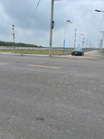 Chủ gửi Bán Đất 500m2 có sẵn 200 m2 thổ cư giá 650 triệu tại xã Long Nguyên Huyện Bàu Bàng Bình Dương. Mặt tiền đường nhựa 8m, dân cư đông đúc, cách trường cách chợ chỉ 5p di chuyển