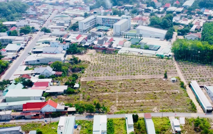 Cặp liền kề 2000m2 - Đường nhựa 7m. Cách chợ đúng 2phut - Giá 1ty5 -  Đất tạ  Bàu Bàng - Bình Dương