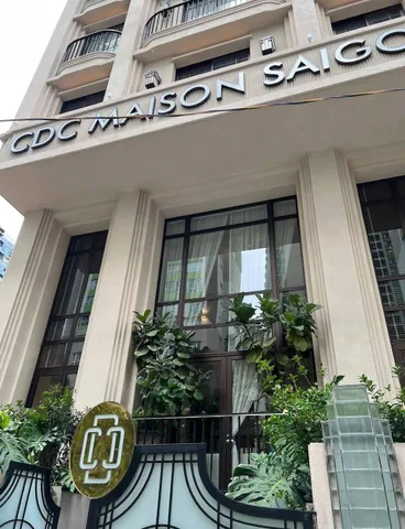 BÁN TÒA NHÀ CDC MAISON SAIGON – 46-48 NGUYỄN THANH SƠN. MẶT TIỀN 10M. GIÁ 125 TỶ