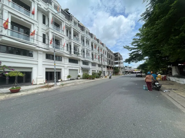 Nhà phố khởi nghiệp mặt tiền chợ An Sương, giá 14,35 tỷ