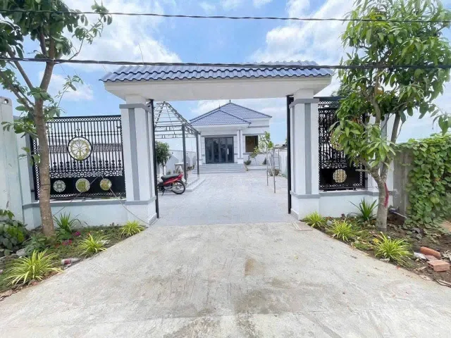 Bán Nhà riêng 332m2 có sẵn 332 m2 thổ cư giá 3.9 tỷ tại Đường Đt 835C Xã Long Hòa Huyện Cần Đước Long An