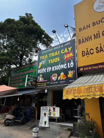 SANG NHƯỢNG QUÁN NƯỚC ÉP – MẶT ĐƯỜNG HỒ TÙNG MẬU, VỈA HÈ RỘNG THOÁNG