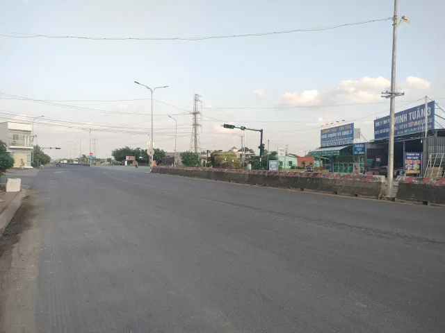 Đất FULL thổ 2500m2 (44x71) + nhà 1 lầu, MT ĐT 830 mới, Long Sơn, Cần Đước, Long An, giá 25 tỷ TLCC