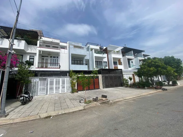 Bán Nhà riêng 100m2 ĐỐI DIỆN CÔNG VIÊN, ĐÓN TRỌN GIÓ BIỂN có sẵn 100 m2 thổ cư giá 8 tỷ tại - Ỹ GIA Thành phố Nha Trang Khánh Hòa