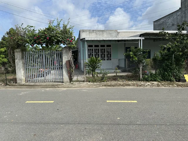 Chủ Bán Đất 500m2 có sẵn 200 m2 thổ cư giá 650 triệu tại Huyện Bàu Bàng Bình Dương. Thích hợp cho AC xây nhà vườn, xây trọ, kinh doanh,…