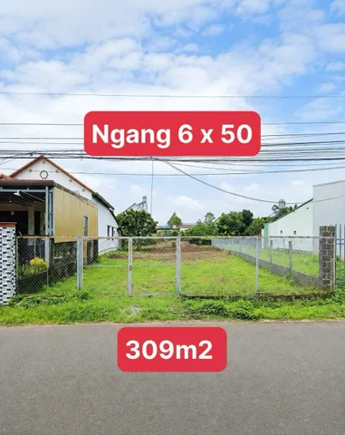 Bán gấp lô đất 300m2 - giá 650tr - Mặt tiền đường kinh doanh, cách Chơn Thành Plaza đúng 300m