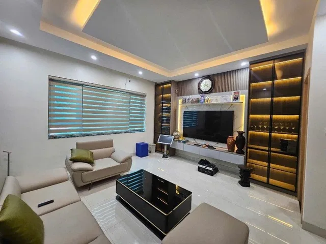 Bán Nhà  MẠC THÁI TỔ 60M2 6 TẦNG MT 5M - PHÂN LÔ VỈA HÈ - Ô TÔ TRÁNH - THANG MÁY - KINH DOANH