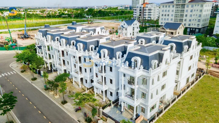 Biệt thự nghỉ dưỡng đơn lập có sân vườn dự án Phú Xuân City, cốt nền cao không ngập lụt.