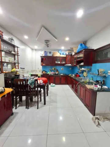 ✅ Kết cấu: Số tầng: 4 (gồm 1 trệt, 3 lầu, ban công, sân thượng …) đúc BTCT chắc chắn, có PK, bếp, 4PN, 4WC ... khách mua về vào ở ngay hoặc vừa ở vừa kinh doanh.