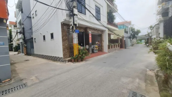 Lô Góc Đức Giang Việt Hưng: 54m2 Ô tô 16 chỗ vào đất, cách 20m ra đường thông ô tô