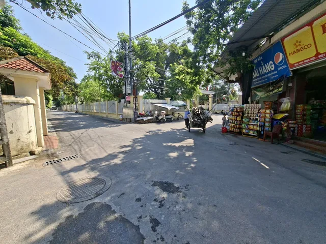 Bán 50m2 đất thông ô tô gần trường học,sổ cất két,giá như 3 tỷ xíu - Việt Hùng - Đông Anh
