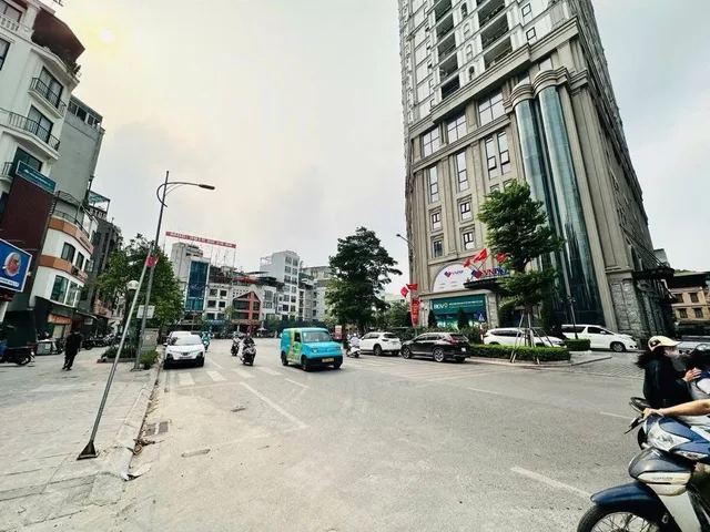 BÁN NHANH SIÊU PHẨM DÒNG TIỀN VIP PHỐ HUỲNH THÚC KHÁNG-ĐỐNG ĐA-DT 65M2 6 TẦNG MT 7.5M-GIÁ 30.5 TỶ