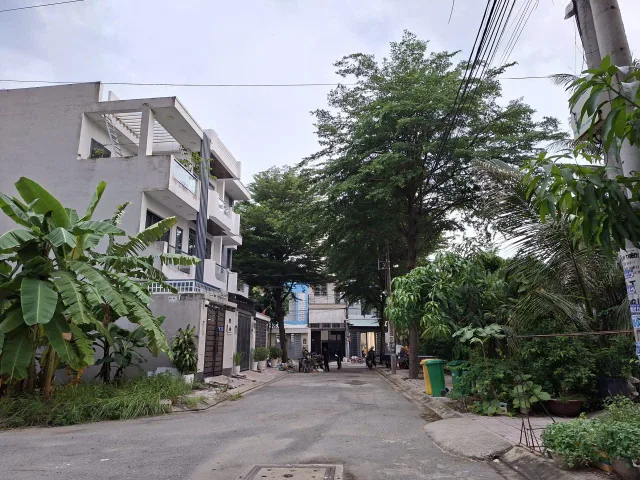 Cạnh Đông Tăng Long - KDC hiện hữu ( lấp đầy 80%) - Đường ô tô thông, không ngập ~9 phút Mega Mall, khu CNC~24 phút Metro- 3.4 tỷ 50.4m2