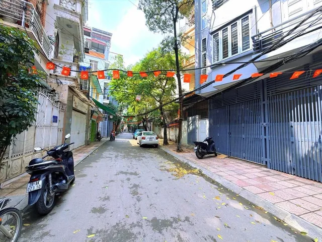 VIP HOÀNG CẦU-ĐỐNG ĐA-Ô TÔ TRÁNH-VỈA HÈ-KINH DOANH-DT 75M2  5 TẦNG MT 7.5M-37.5 TỶ