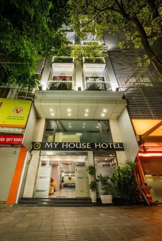 Bán tòa khách sạn mặt phố Đại Cồ Việt 💥 Chuẩn 3 sao – 175m2 x 9 tầng, 38 phòng luxury, giá 1xx tỷ