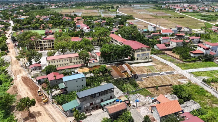 10. CƠ HỘI THAM KHẢO ĐẤT HÀ NỘI GẦN OLYMPIC TRỐNG ĐỒNG 🚨

🎉 Chỉ khoảng 6km tới Olympic Trống Đồng
👉 Liền kề trường Tiểu học và THCS
👉 Chợ, UBND cách khoảng 300m
👉 500m kết nối tỉnh lộ 419 & 429
👉 Khu dân cư đông đúc, tiện sinh hoạt
👉 Cách trung tâm