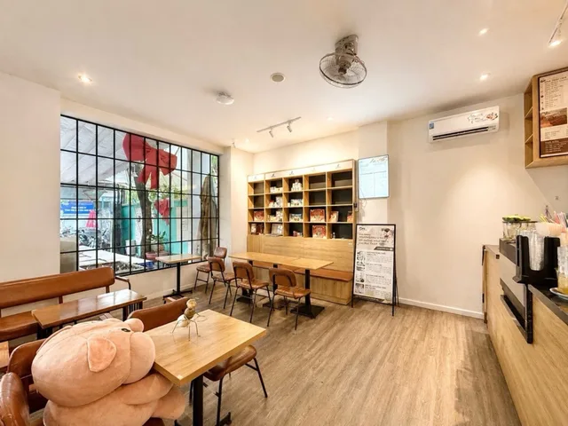 + Vị trí: Mặt tiền đường 2 chiều Khu phân lô đồng bộ Cư xá Bắc Hải, trung tâm Quận 10. Gần trường học các cấp, công viên, bệnh viện, nhà thờ…