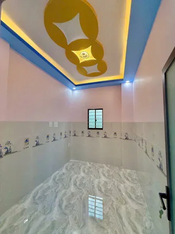 Bán nhà mới xây góc 2 mt thị trấn Thủ Thừa dt 135m2 full thổ , 1 lửng , 3pn,3wc giá 2,55 tỷ