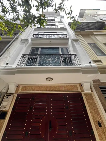 BÁN SIÊU PHẨM PHÂN LÔ BÀN CỜ VIP HOÀNG CẦU-ĐỐNG ĐA-DT 55M2 7 TẦNG MT 5M-GIÁ 30 TỶ