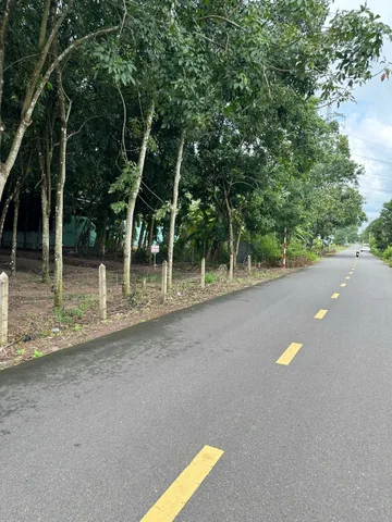 Chủ gửi Bán Đất 1000m2 có sẵn 100 m2 thổ cư tại Xã Trừ Văn Thố Huyện Bàu Bàng Bình Dương. Dân cư cách nhau 10-20m, điện nước đầy đủ, sát bên trường học 200m,...