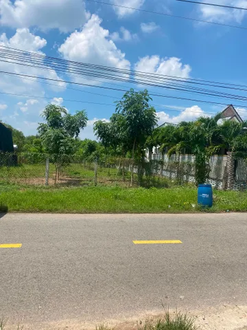 Chủ gửi Bán Đất 500m2 có sẵn 120 m2 thổ cư tại Minh Hưng Thị xã Chơn Thành Bình Phước. Dân cư đông, điện nước đầy đủ, cách chợ Chơn Thành chỉ 5p, gần Trường cấp 1, 2,... cách khu công nghiệp Minh Hưng 3p di chuyển