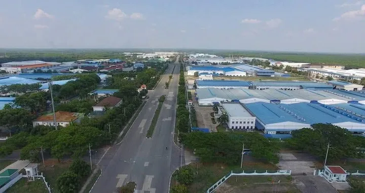 Bán Đất 350m2 có sẵn 120 m2 thổ cư  Thị trấn Chơn Thành Thị xã Chơn Thành Bình Phước. Dân cư đông đúc, điện nước đầy đủ, gần sát bên khu công nghiệp Becamex,...