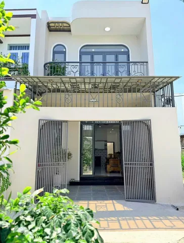 Bán nhà 3 phòng ngủ 80m2 sát ngã Ba Giồng Hóc Môn sẵn nội thất