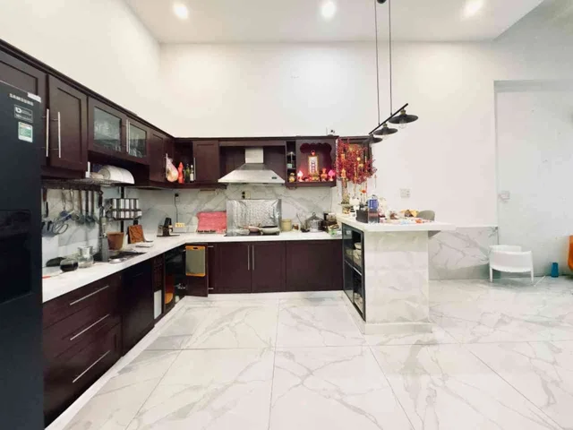 MẶT TIỀN TRƯỜNG SA SÁT VÁCH QUẬN 1 - CHỈ 254 TRIỆU/M² - NHÀ MỚI 4 TẦNG, SÂN ÔTÔ, VIEW KÊNH CỰC ĐẸP 💃