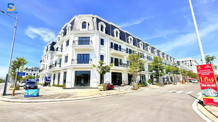 NHÀ 4 TẦNG THIẾT KẾ 9 PHÒNG MẪU VIEW CÔNG VIÊN, CÓ THIẾT KẾ THANG MÁY - CAO KHÔNG NGẬP LỤT